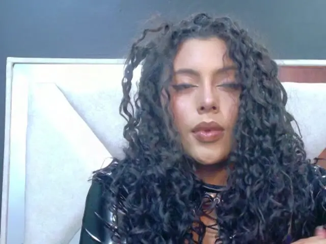 AlexaAdams Live Webcam