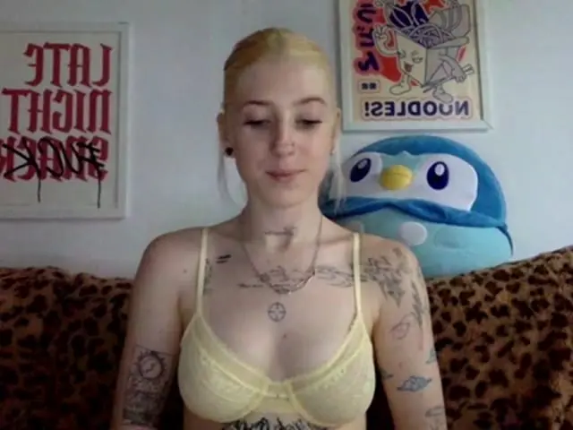 EmmyLove live webcam