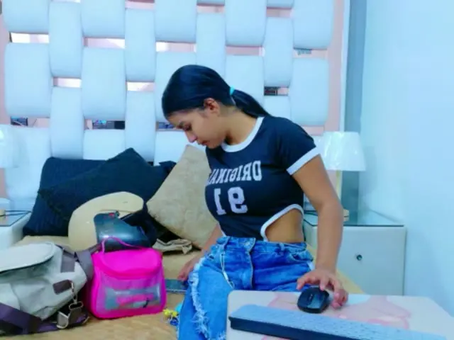 MelodyRous live webcam